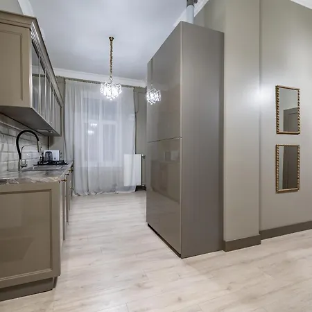 Romari гребінки 5 * Львів