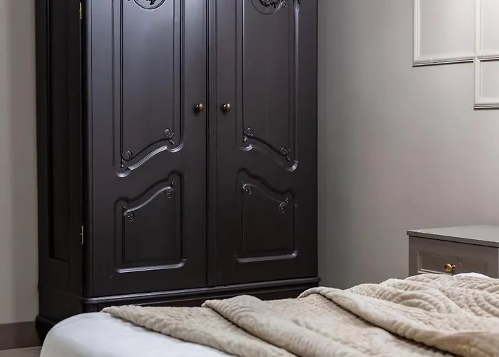 Romari гребінки 5 Apartment